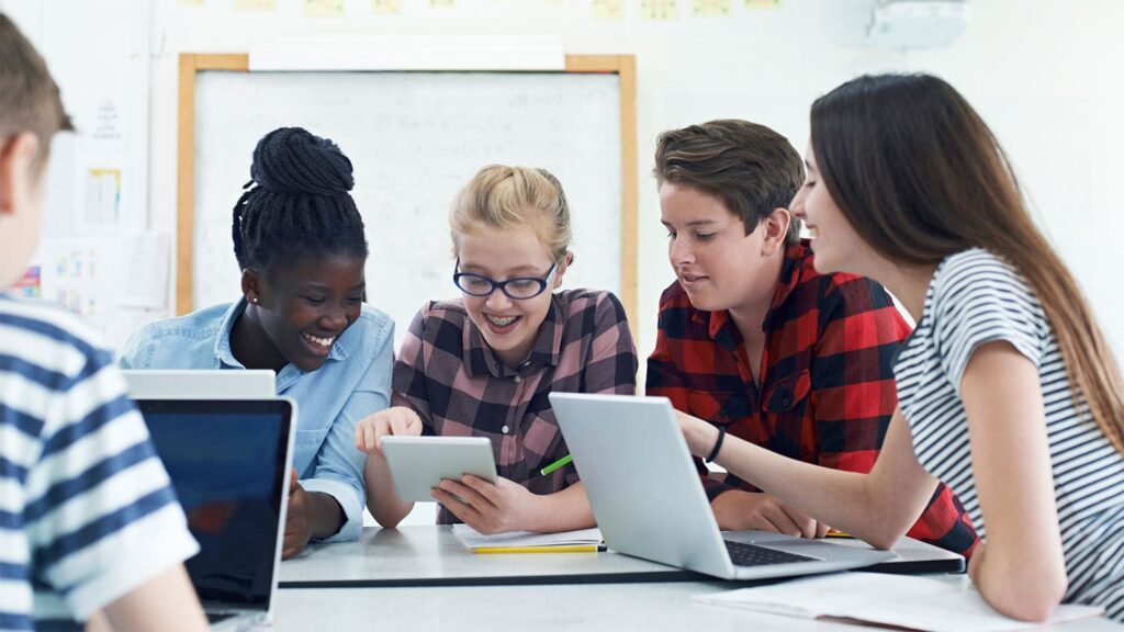 Mining Data to Boost Collaborative Learning in Educational Games ...